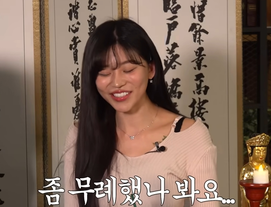 ▲ 무속인 노슬비. 출처|유튜브 '문명특급' 캡쳐