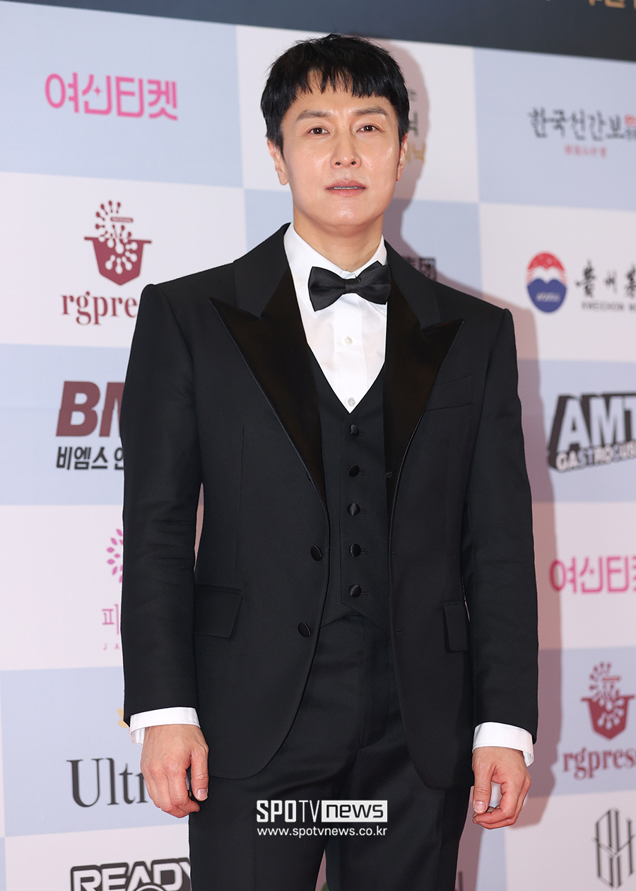 김동완이 또…'여성BJ폭행' MC 딩동 공개 응원했다 삭제