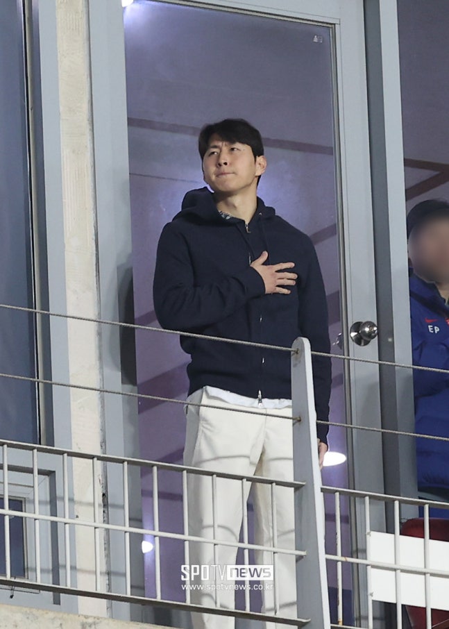 손흥민도 '필드골 0'인데 이강인마저? ‘피 말리는 태클’에 韓 축구 멘붕 직전→“통증 크지 않다” 극적 반전…A매치 풀가동 가능성에 韓 축구 '활짝'