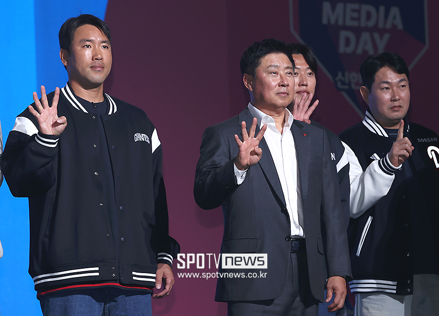 ▲ 전준우 김태형 감독 전민재 ⓒ곽혜미 기자