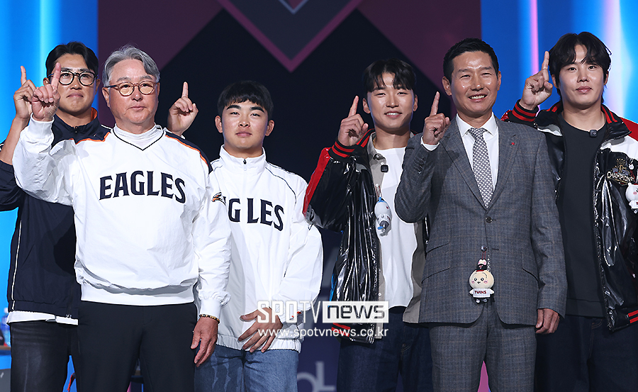 ▲ 채은성 김경문 감독 문현빈 박해민 염경엽 감독 임찬규 ⓒ곽혜미 기자