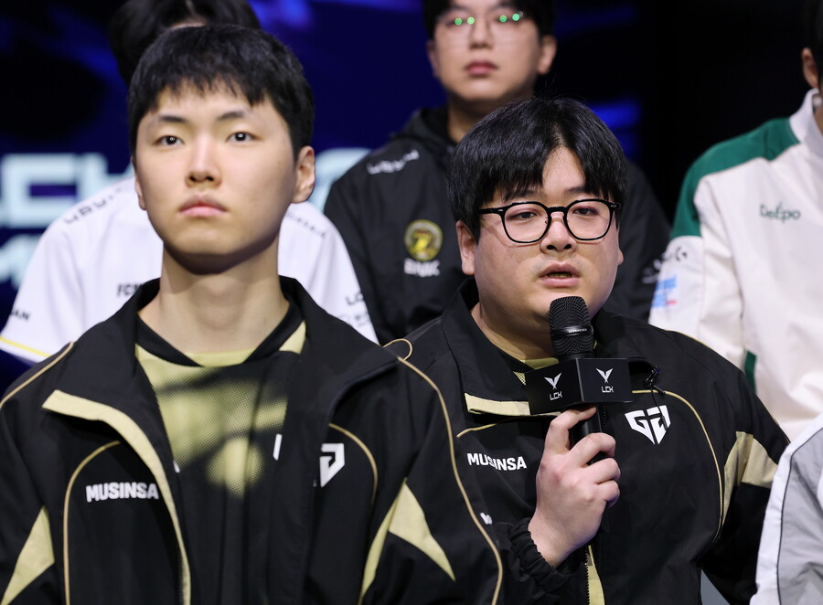 젠지 유상욱 감독 “T1 우승후보, 어떤 상황에도 꾸준한 경기력”…타 9개 팀 감독 '젠지 몰표 만장일치’