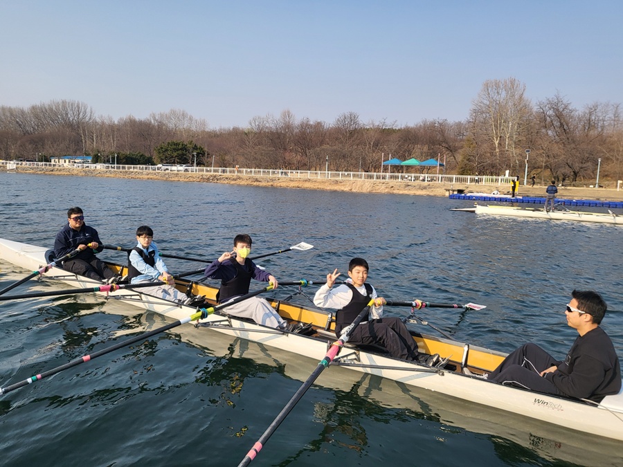 광주하남교육지원청이 주최하고 하남시조정협회와 로잉프로가 주관하는 ‘2026 레포츠 조정공유학교 1기’가 개학했다. ⓒ하남시조정협회