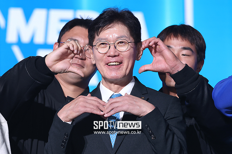 ▲ 이강철 감독(가운데) ⓒ곽혜미 기자