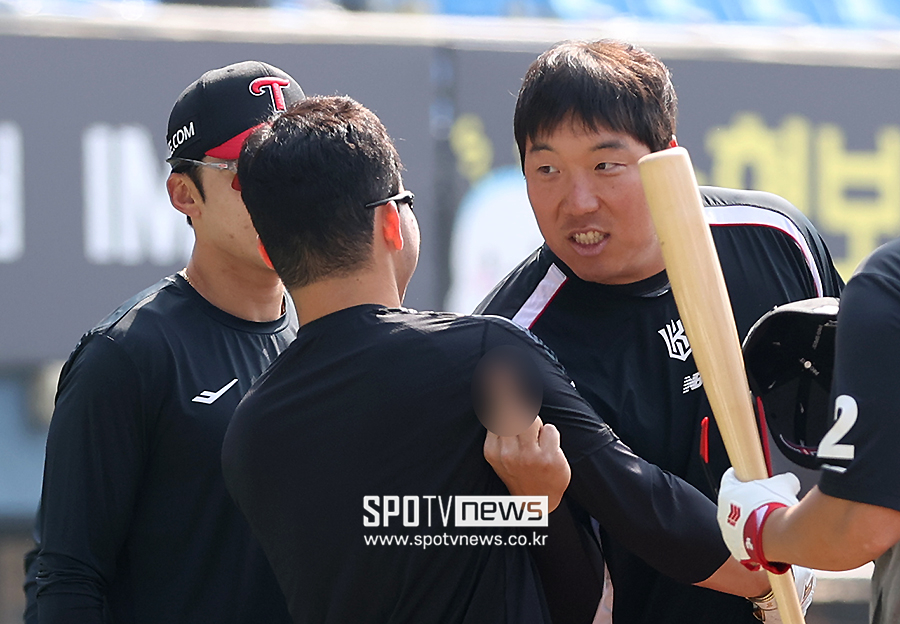 [포토S] 김현수, '엘튜브 향해 손가락 욕'