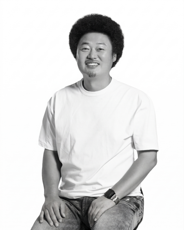 ▲ 29일 부친상을 당한 윤택. 제공|디씨엘이엔티