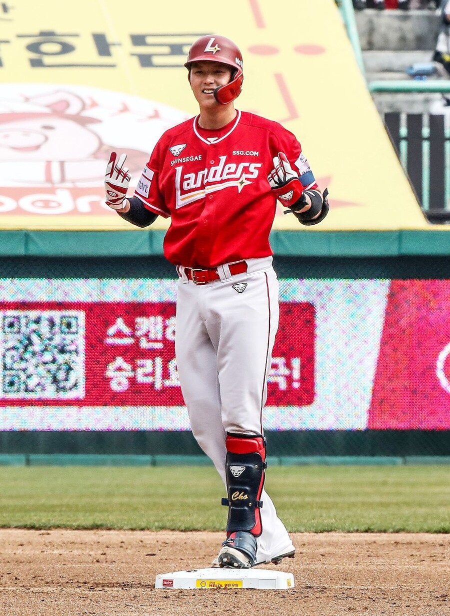 ▲ 타격 밸런스의 수정 작업에 여념이 없었던 조형우는 타구 속도와 비거리 모두가 비약적으로 향상됐다는 호평을 모으고 있다 ⓒSSG랜더스