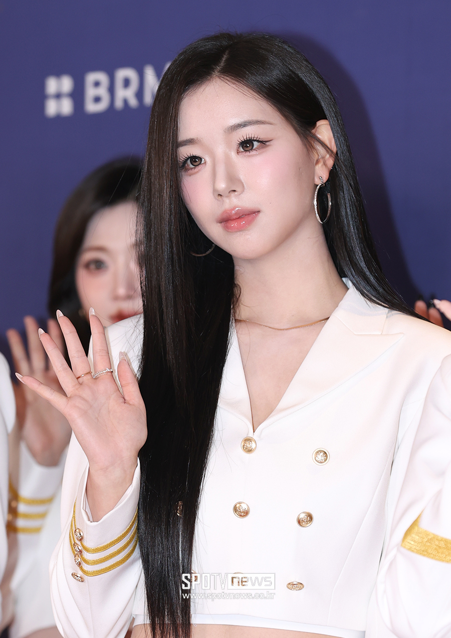 LG, KIA와 주중 3연전 릴레이 승리기원 시구…'모범택시' 표예진 장혁진→ITZY 유나→트리플에스 김채연
