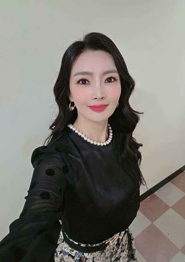 ▲ 30일 방송하는 KBS1 '가요무대'에 출연해 주현미 '정말 좋았네'를 부르는 가수 최예진. 제공|현담엔터테인먼트