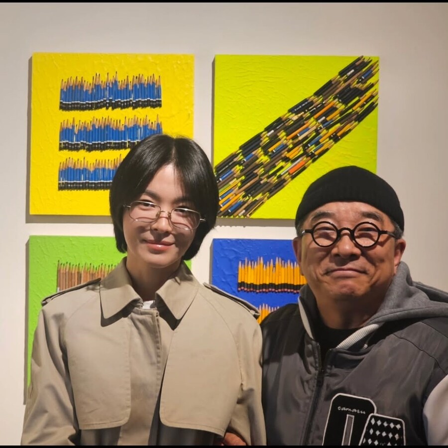 ▲ 가수 김수철과 배우 송혜교가 친분을 과시했다. 출처|김수철 인스타그램