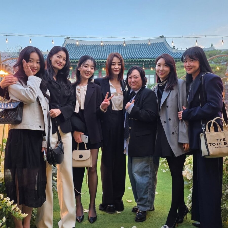 김혜수, 변함없는 후배 사랑→결혼식 사회까지…"눈물나게 좋아"