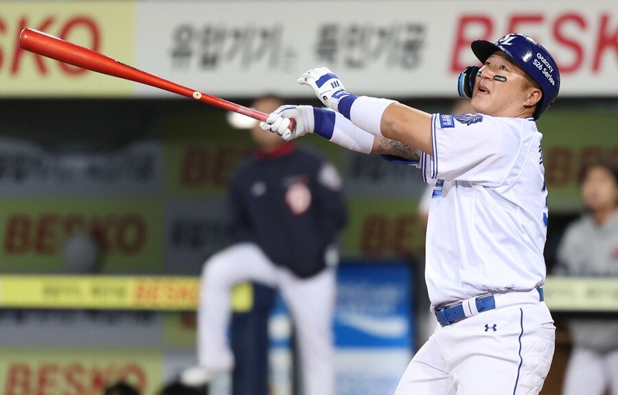 드디어 터졌다! 삼성 최형우 3470일 만 홈런!…추격의 솔로포→KBO 역대 최고령 대포