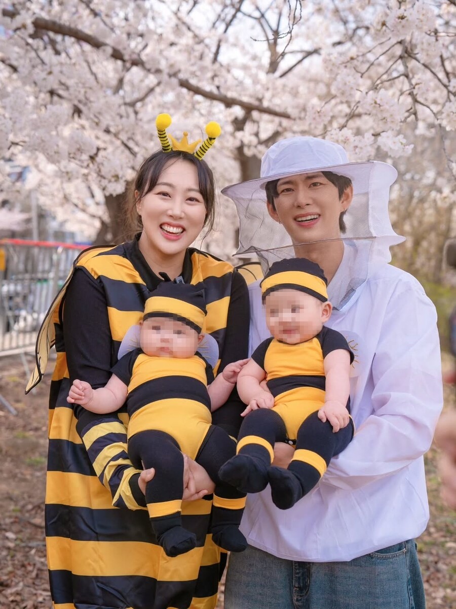 ▲ 임라라 손민수 부부가 쌍둥이 남매와 벚꽃 나들이를 즐겼다. 출처|엔조이커플 인스타그램