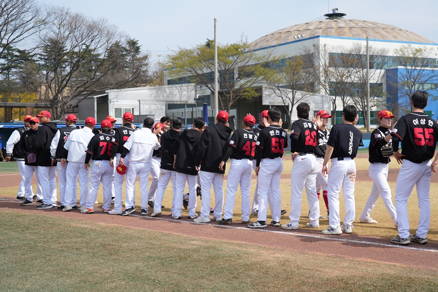 KBO 구단이 떤다! 시민구단 울산 7연승 돌풍, 92홈런 거포 결승타 "승부치기에서도 침착하게"