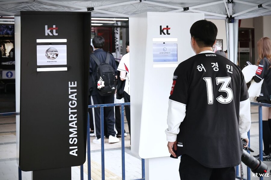 ▲ 첨단 AI 기술을 경기장 곳곳에 도입해 모기업의 기술력까지 뽐낸 케이티위즈파크 ⓒKT위즈