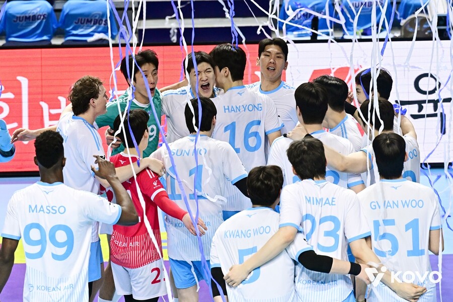 대한항공, 2:0→3:2 진땀승 '2연승'…현대캐피탈, 레오 서브 판독 결과에 '강한 불만' 이의 제기한다