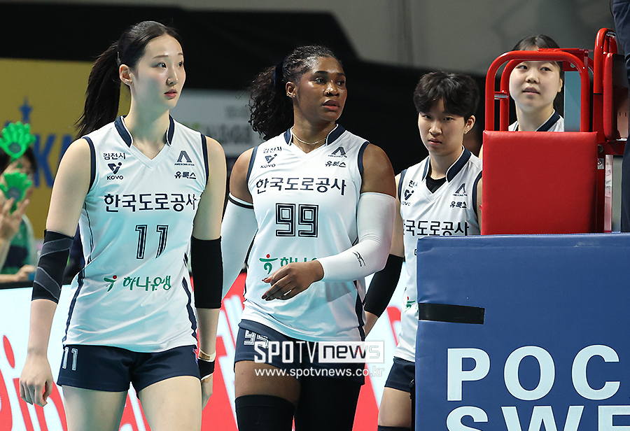 [포토S] '사령탑 부재' 한국도로공사, '1세트 패배'