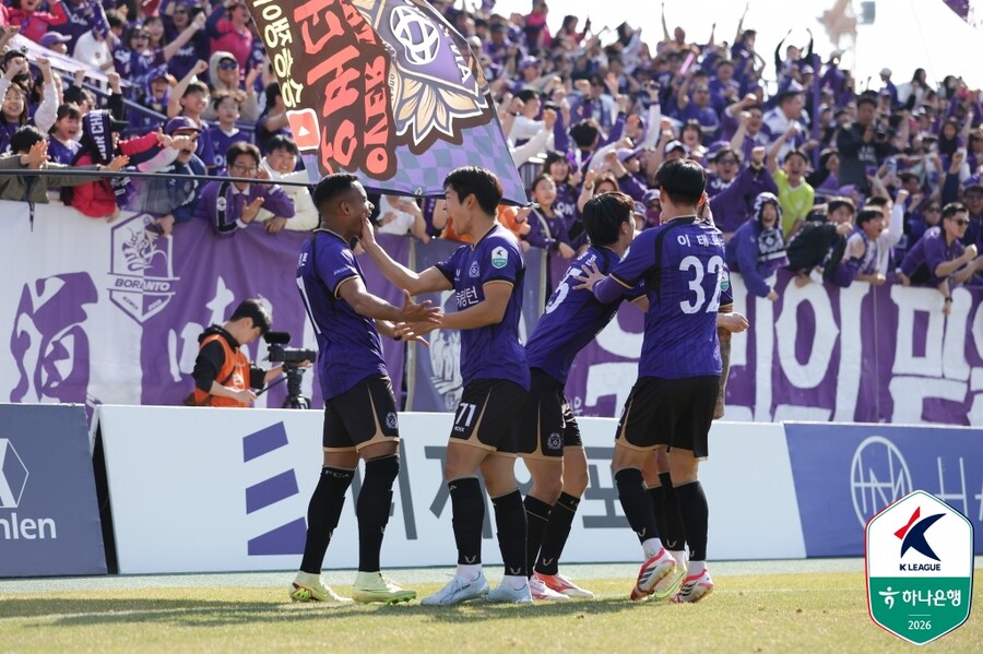 ▲ 5일 안양종합운동장에서 FC안양과 FC서울의 프로축구 K리그1 6라운드가 열렸다. 연고지 더비로 얽힌 두 팀은 한 골씩 주고받으며 1대1 무승부로 끝냈다. ⓒ 한국프로축구연맹