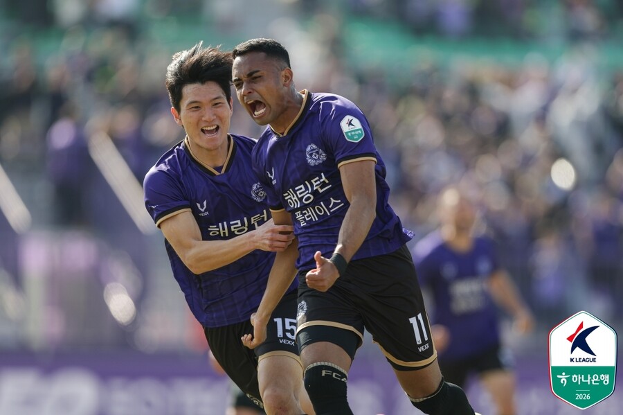 ▲ 5일 안양종합운동장에서 FC안양과 FC서울의 프로축구 K리그1 6라운드가 열렸다. 연고지 더비로 얽힌 두 팀은 한 골씩 주고받으며 1대1 무승부로 끝냈다. ⓒ 한국프로축구연맹