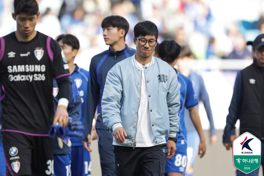 ▲ 5일 수원월드컵경기장에서 수원삼성과 충북청주의 프로축구 2부리그 6라운드가 열렸다. 이정효 감독 선임 후 개막 5연승을 달리던 수원이 처음으로 무승부를 기록했다. ⓒ 한국프로축구연맹