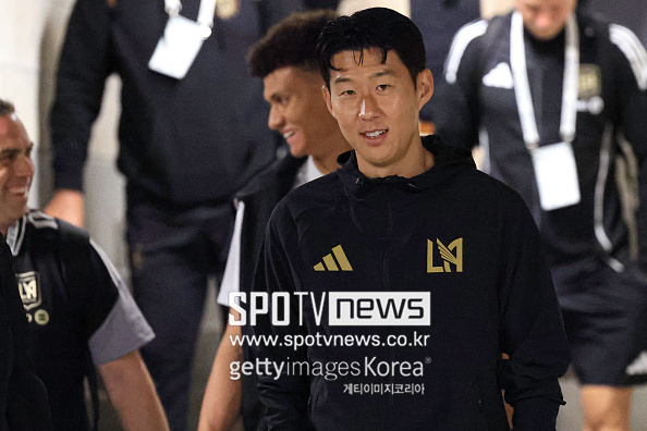 홍명보 감독 이어 LAFC 사령탑 또 작심발언..."손흥민에게 너무 많은 걸 요구한다"