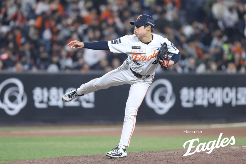 ▲ 엄청난 패스트볼 구속을 보여줬으나 제구 문제가 불거진 끝에 2군으로 내려간 원종혁 ⓒ한화이글스