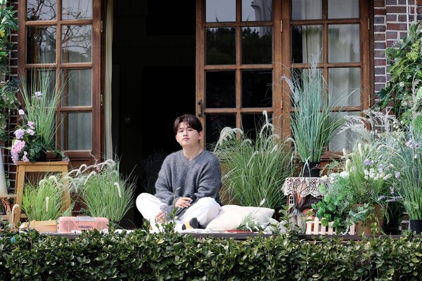 ▲ 성시경 '두 사람'을 리메이크해 15일 공개하는 우디. 이번 음원은 뮤직 커넥트 프로젝트 '위시+' 일환으로 제작됐다. 제공|골든문 엔터테인먼트