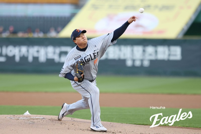 류현진은 전설이다! 류현진 10K 역투+하주석 결승 적시타… 한화, SSG 불펜 뚫고 기선 제압 [인천 게임노트]