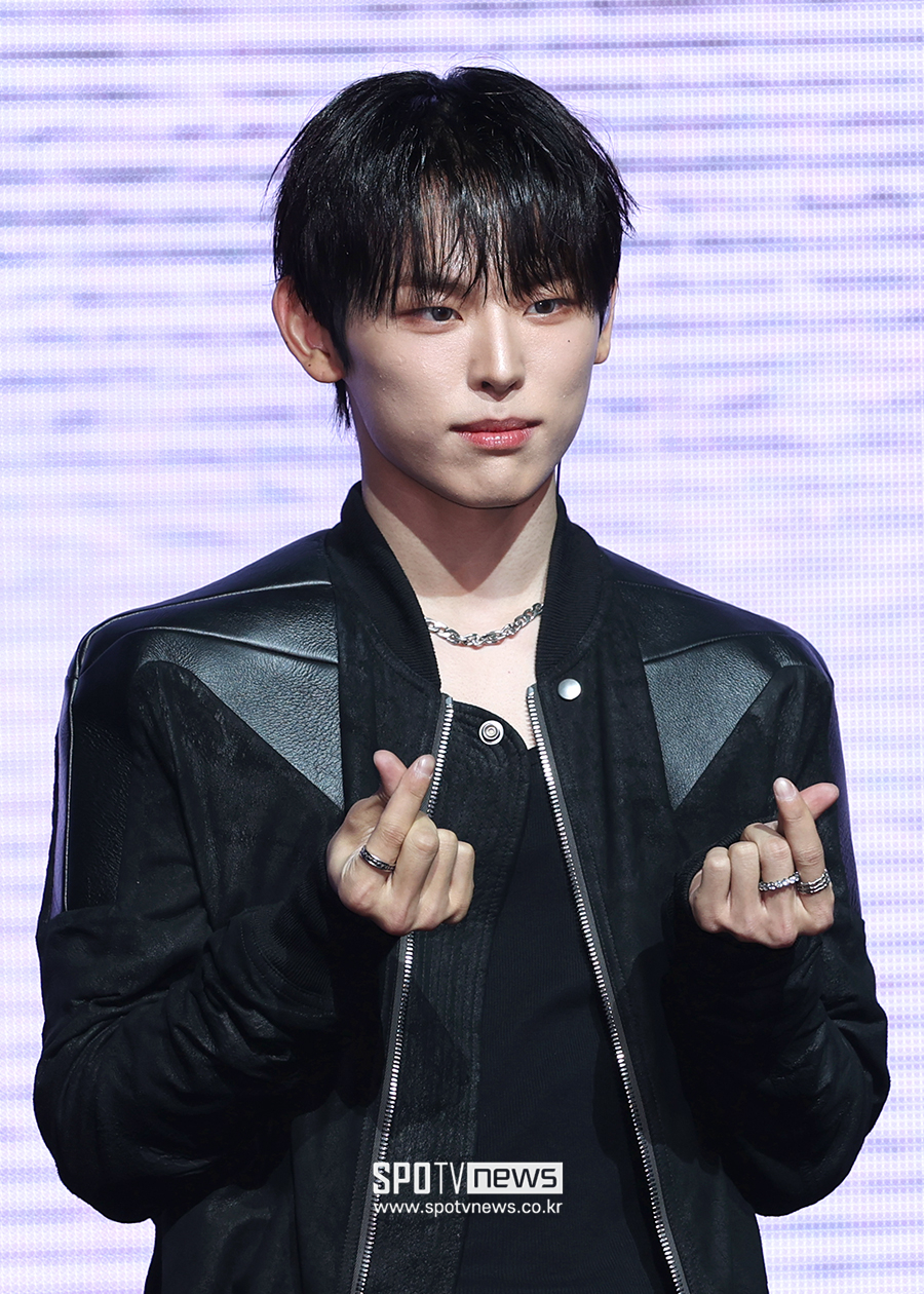 [포토S] 키빗업 태환, '하트 뿅'