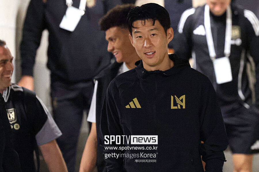▲ “몇 달 동안 멕시코의 적이자 악당”, “자신을 괴롭히던 크루스 아술 팬들에게 득점 후 손짓으로 경고했다”는 멕시코 현지 보도는 손흥민을 향한 반감 심리를 더욱 증폭할 수 있다. 