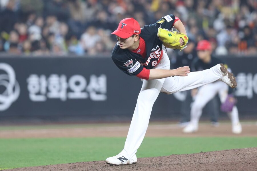 ▲ 1.2이닝을 막아내며 세이브를 기록한 성영탁 ⓒKIA타이거즈