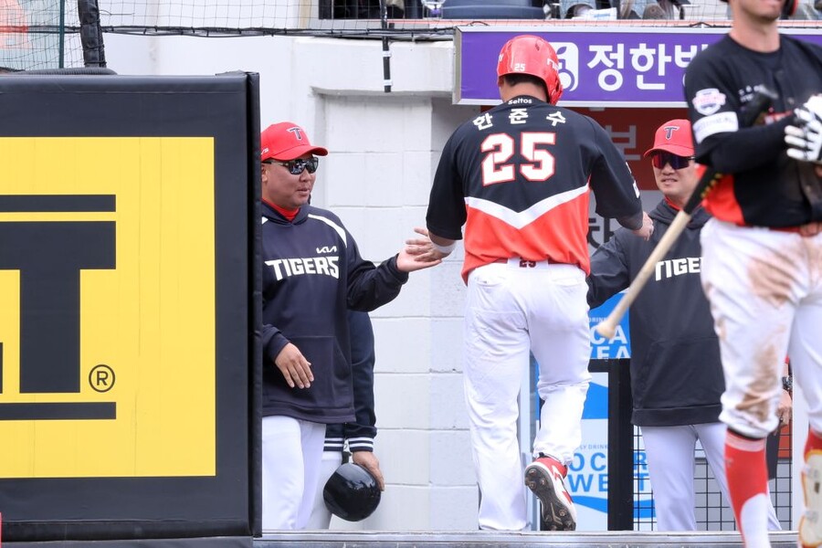 ▲ 주말 3연전을 모두 쓸어담으며 상위권 도약의 발판을 만든 KIA ⓒKIA타이거즈