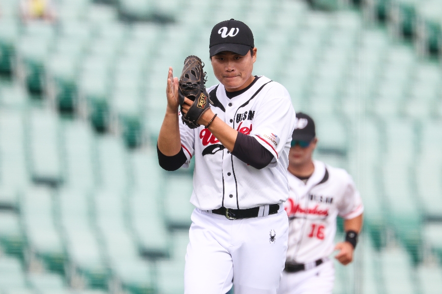 무명의 독립리그 에이스 인간승리…벌써 KBO 공식경기 승리, 세이브, 홀드 다했다