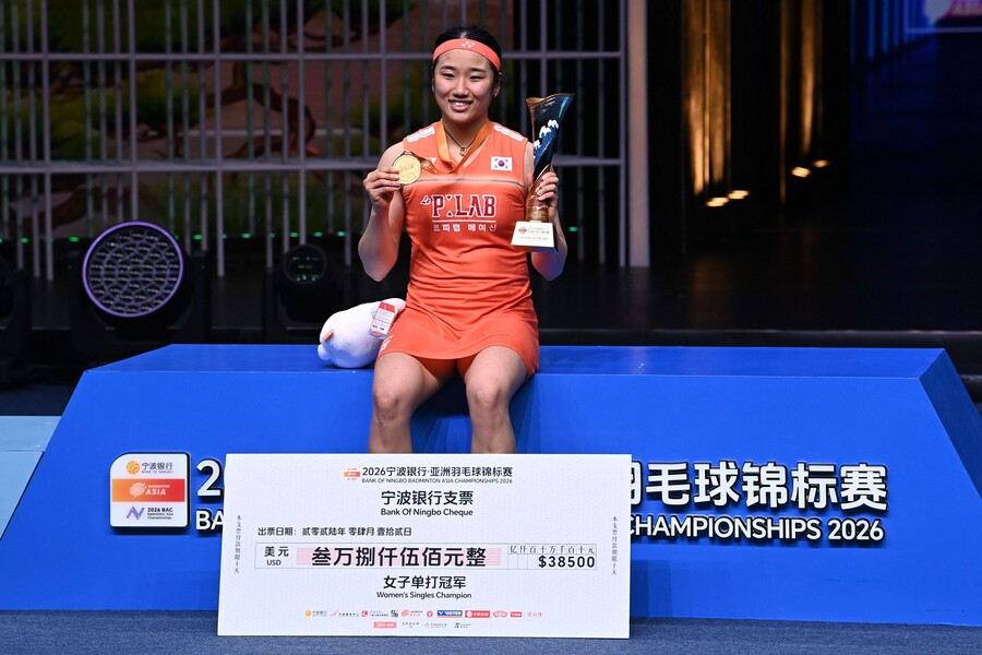 ▲ 세계배드민턴연맹(BWF)은 12일 홈페이지를 통해 “안세영이 마지막 관문을 정복했다”고 전했다. “스물네 살이란 어린 나이에 커리어 그랜드슬램을 완성한 건 배드민턴사(史)에서도 대단히 이례적인 일”이라면서 “그의 시대는 이제 시작일 뿐”이라며 찬사를 아끼지 않았다. ⓒ 연합뉴스 / AFP