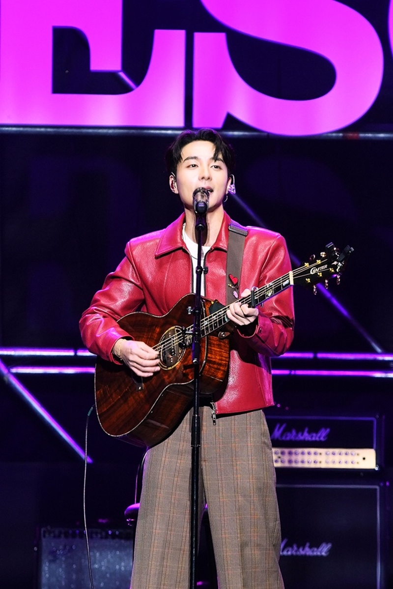 봄에는 역시 로이킴…연이틀 봄밤 적신 낭만의 무대 ‘압도적 존재감