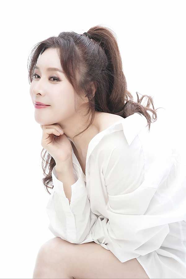 ▲ '히든싱어8' 심수봉편 준우승을 계기로 중국에서도 러브콜을 받는 등 바쁜 행보를 예고한 최연화. 제공|월드아트팩토리