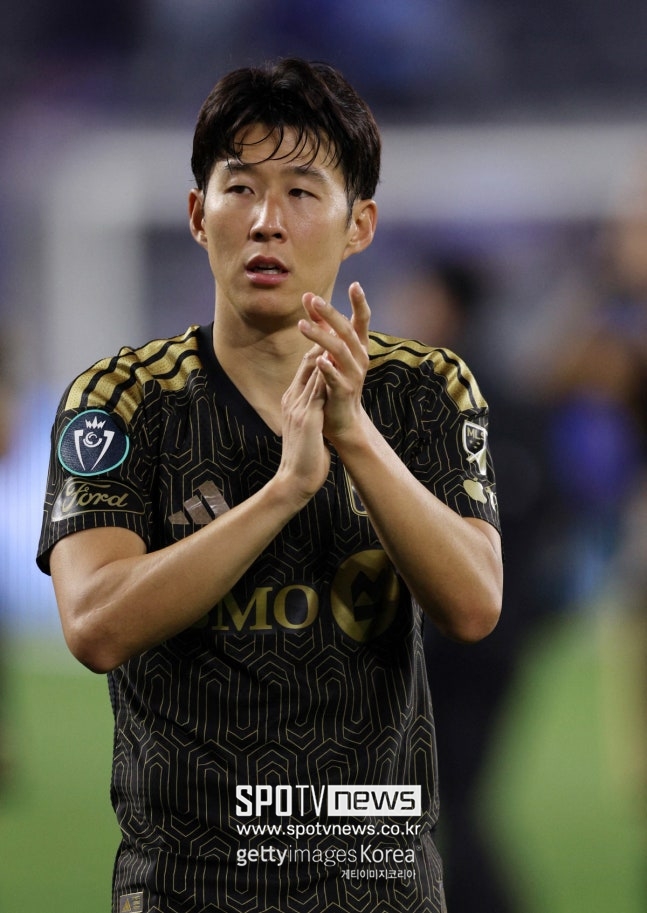 ▲ LAFC 역시 '푸에블라 변수'를 고려한 듯 철저히 준비했다. 지난 12일 포틀랜드 팀버스 원정에서 손흥민(사진)을 비롯해 위고 요리스, 세르지 팔렌시아 등 삼십대 주축 자원을 과감히 제외했다. 중앙 미드필더 마티외 슈아니에르와 스트라이커 드니 부앙가 또한 후반 교체로 체력을 아꼈다. 결과는 1-2 석패였지만 로테이션 근거는 분명했다. 마크 도스 산토스 감독은 크루스 아술 원정에 대비한 체력 비축을 리그 무패보다 더 중시했다.