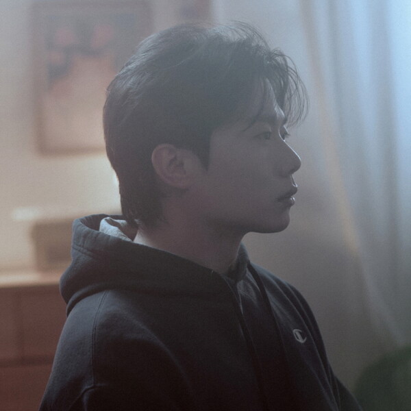 ▲ 이루 '까만안경'을 리메이크한 탑현. 제공|레이벡스