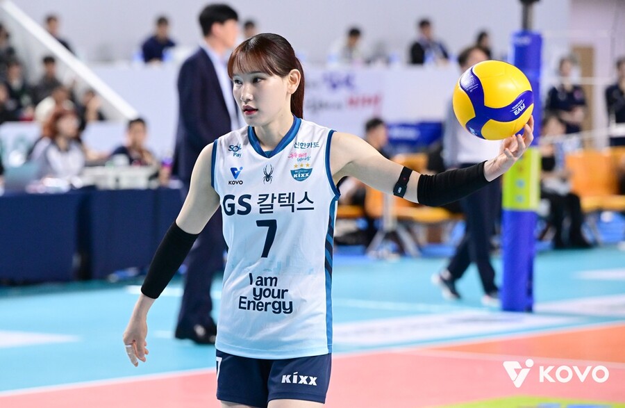 ▲ 여자프로배구 세터 안혜진이 음주운전 적발로 물의를 일으킨 뒤 개인 소셜네트워크서비스 계정에 자필 사과문을 올렸다. 팬들의 반응은 냉랭하다. 올 시즌 우승 후 FA 자격을 얻고 국가대표팀에도 승선했던 안혜진은 음주운전으로 가시밭길을 걷게 됐다. ⓒKOVO