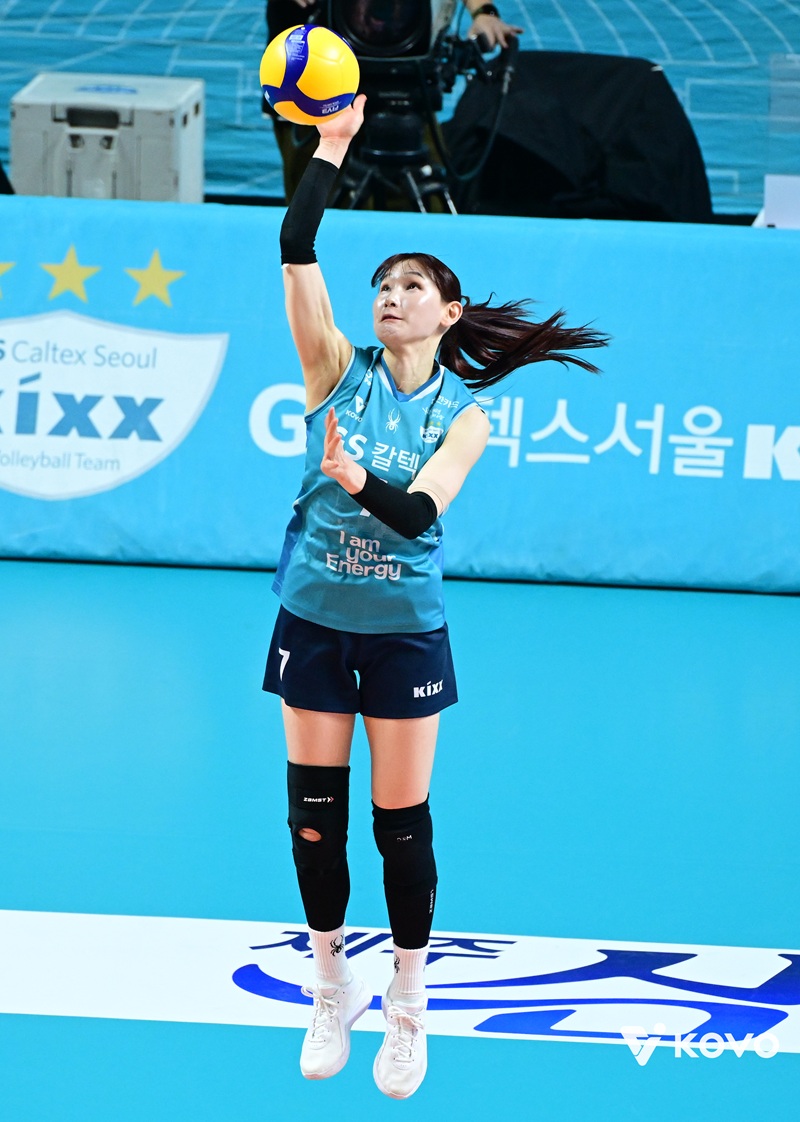 ▲ 여자프로배구 세터 안혜진이 음주운전 적발로 물의를 일으킨 뒤 개인 소셜네트워크서비스 계정에 자필 사과문을 올렸다. 팬들의 반응은 냉랭하다. 올 시즌 우승 후 FA 자격을 얻고 국가대표팀에도 승선했던 안혜진은 음주운전으로 가시밭길을 걷게 됐다. ⓒKOVO
