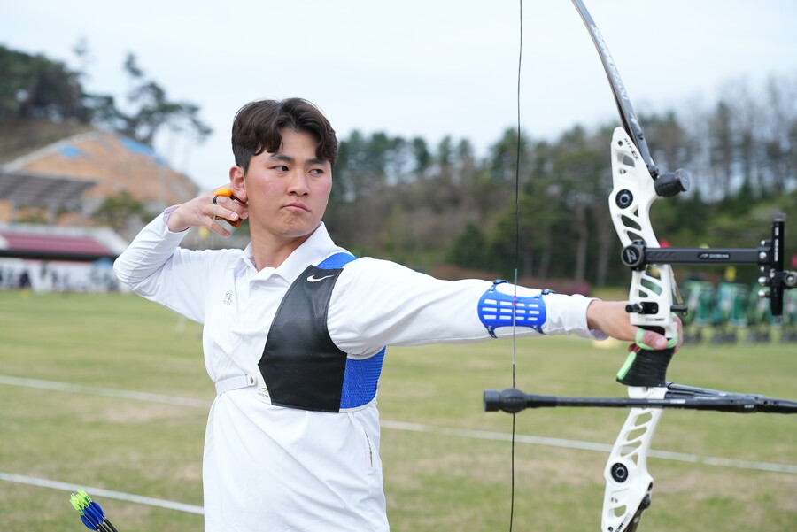 ▲ 김제덕(사진)과 김우진, 이우석은 2023 항저우 아시안게임, 2024 파리 올림픽에 이어 3회 연속 메이저 국제 종합대회를 함께 치르게 됐다. 올림픽에서의 경쟁보다 더 험준하다는 한국 양궁계에선 좀체 보기 드문 ‘장기 동행’이다. ⓒ 연합뉴스