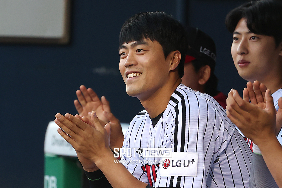 천성호 '2안타 1타점'인데 갑자기 교체 왜?…최원영 투입된 이유 있었다