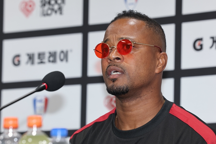 잉글랜드서 한국선수 사라진다…'방한' 에브라 일침 "프리미어리그만 축구인 건 아냐, 이강인을 봐!"