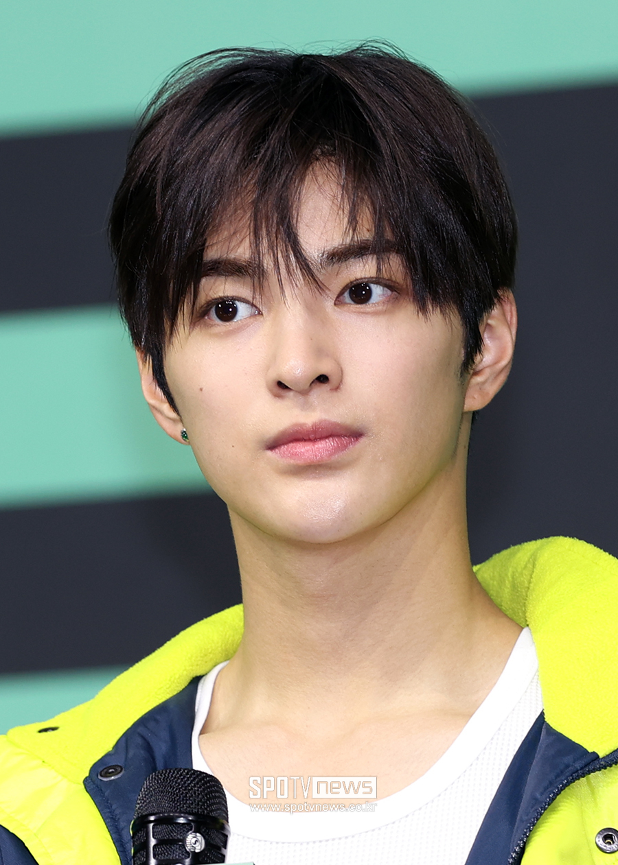 [포토S] 코르티스 건호, '작은 얼굴에 꽉 찬 이목구비'