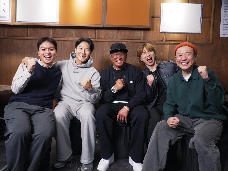 ▲ 왼쪽부터 황인목 PD, 김종국, 추성훈, 대성, 김진호 PD. 제공| 3HW COM