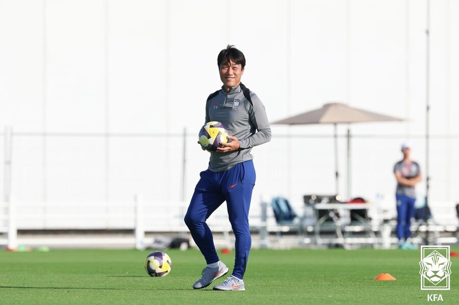 '수원 기성용' 키운 우승청부사...韓 U-16 사령탑 선임