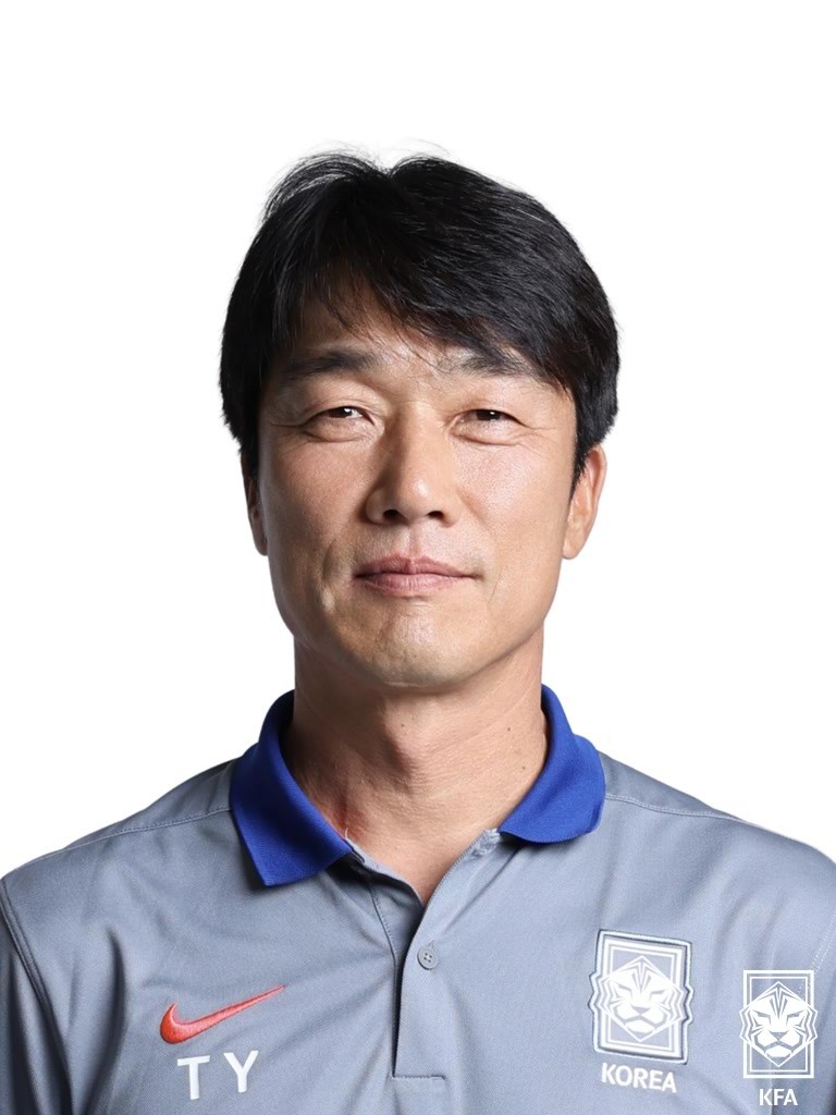 ▲ 김태엽(사진) 감독은 유소년 육성과 지도에서 탁월한 성과를 거둬온 유소년 전문가다. 선수 시절 전남 드래곤즈와 독일 하부리그에서 활약했고 현역 은퇴 후 독일에서 유스팀 코치로 지도자 커리어를 시작했다. 이후 한국으로 돌아와 전남 유스팀(광양제철초, 광양제철중) 감독을 역임했다. 이 시기 다수의 전국대회 우승을 이끌었고 '수원 기성용' 한찬희와 장윤호(이상 수원FC), 라이트백 이유현(강원FC) 등 여러 프로 선수를 발굴·육성했다. ⓒ 대한축구협회