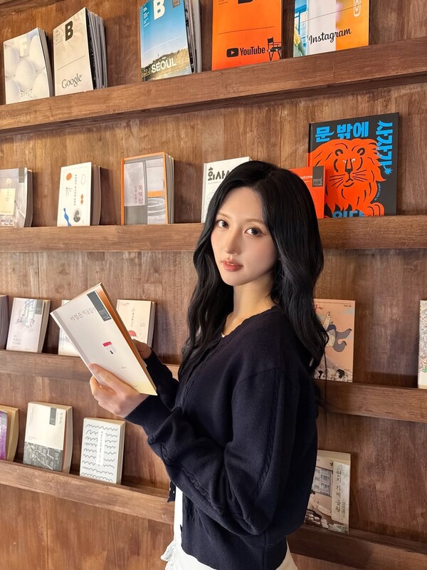 ▲ 문화체육관광부가 주관하는 '2026 책 읽는 대한민국' 캠페인 파트너가 된 아이브 가을. 제공|스타쉽엔터테인먼트