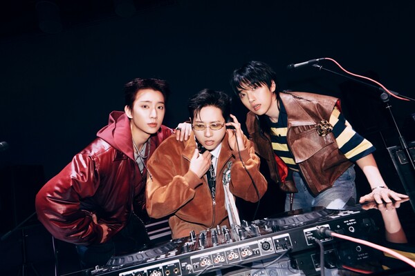"이제 본격적으로 놀아볼 시간" B1A4, 데뷔 15주년에 새 앨범 '셋' 발표