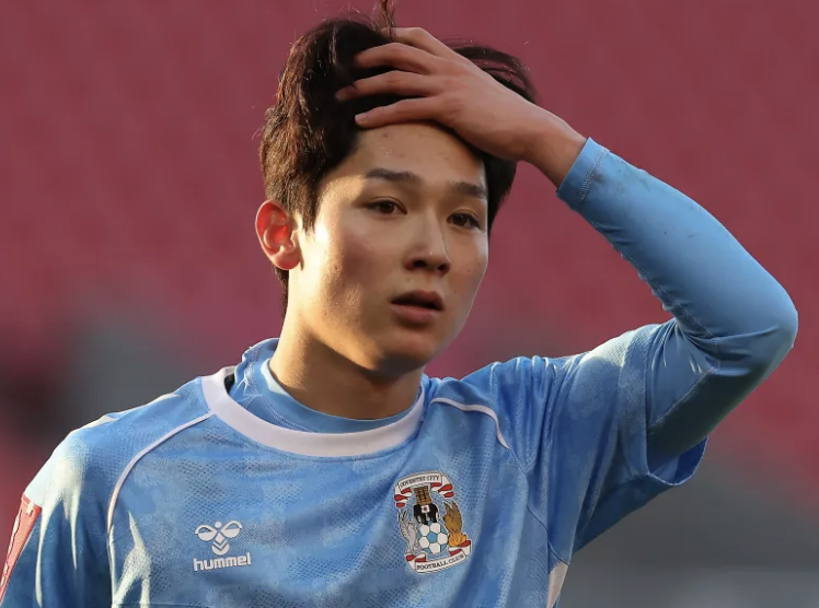 [오피셜] “이적 시장 피해자” 양민혁, 코번트리로 떠나 프로 커리어 첫 우승…역대 한국인 세 번째 대기록 달성 ‘13경기 연속 결장 아쉬움-라커룸에서 챔피언십 제패 만끽’